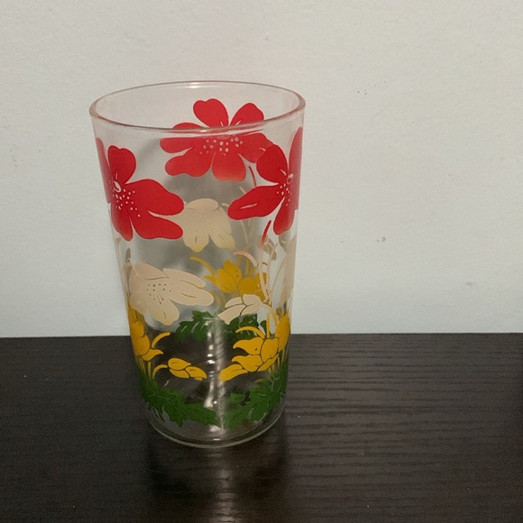 Vintage Glass Cups with Flower Design - Picture 3 of 5
